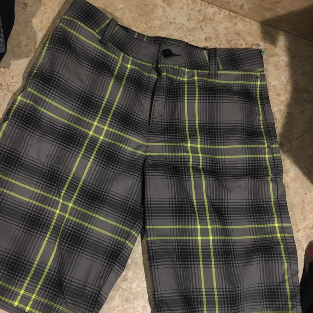 Under Armour Boys Shorts YXL- worn once